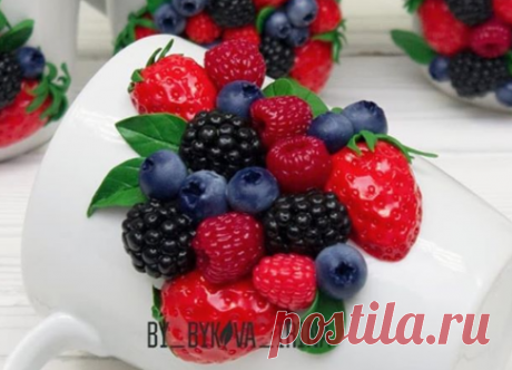 ВКУСНЫЕ ЛОЖКИ 🍭 КРУЖКИ🍭 ЦВЕТЫ в Instagram: «Подгоняли весну и приглашали лето на мастер-классе! 😂 Каждую сочную ягодку лепили в ручную 🙈💪 Девушки большие молодцы, все справились на…»