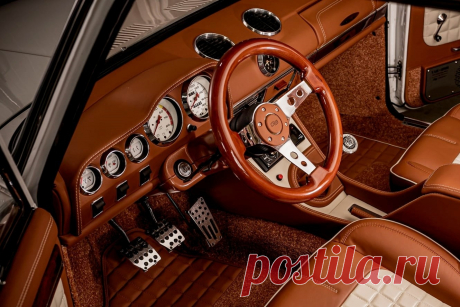Болгарский аристократ: рестомод ВАЗ-2101 с качеством отделки Bentley и Rolls-Royce - КОЛЕСА.ру – автомобильный журнал Тюнинг-ателье GB Design из болгарского города Габрово показало рестомод на базе ВАЗ-2101, сделанный к полувековому юбилею этой модели. Интерьер тольяттинской «копейки» полностью переделан на небывалом для советского автопрома уровне, но при этом сохранил оригинальный стиль 60-х.