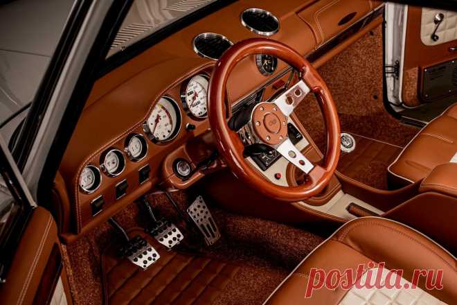 Болгарский аристократ: рестомод ВАЗ-2101 с качеством отделки Bentley и Rolls-Royce - КОЛЕСА.ру – автомобильный журнал Тюнинг-ателье GB Design из болгарского города Габрово показало рестомод на базе ВАЗ-2101, сделанный к полувековому юбилею этой модели. Интерьер тольяттинской «копейки» полностью переделан на небывалом для советского автопрома уровне, но при этом сохранил оригинальный стиль 60-х.