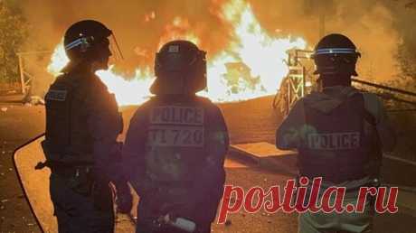 В регионе Иль-де-Франс сожгли около 20 автобусов в ходе ночных беспорядков