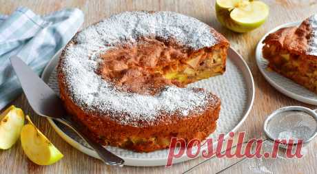 Шарлотка с яблоками от Александра Селезнева, такая, как в детстве — читать на Gastronom.ru