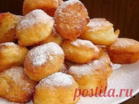 ПОНЧИКИ ВКУСНЕЙШИЕ.
Ингредиенты
100 гр сметаны 100 гр кефира 100 гр творога(у меня 9%) 1 большое яйцо 1 большое яблоко 350 гр муки 3 ст л сахара 2 ч л с горой разрыхлителя 2 ст л рома 2 ст л растительного масла чуть соли 1/3 ч л корицы 1/2 ч л лимон цедры пару капель ванильн эссенсии растит масло,сах пудра
Как приготовить
Яблоко очистить и потереть на терке. В миску творог,сметану,кефир и хорошо перемешать. Туда же все остальное,кроме муки и разрыхлителя и перемешиваем.
Муку просе