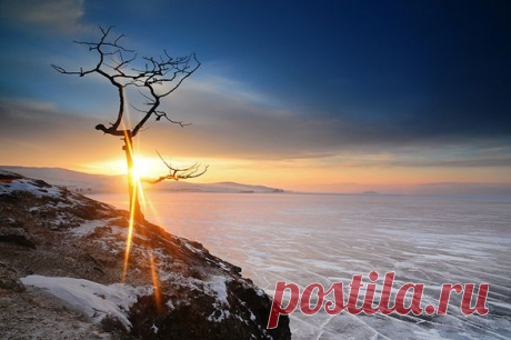 По красоте зимний Байкал не уступает летнему. После того как водная поверхность покрывается льдом, открывается еще больше возможностей увидеть всю красоту Байкальской природы...