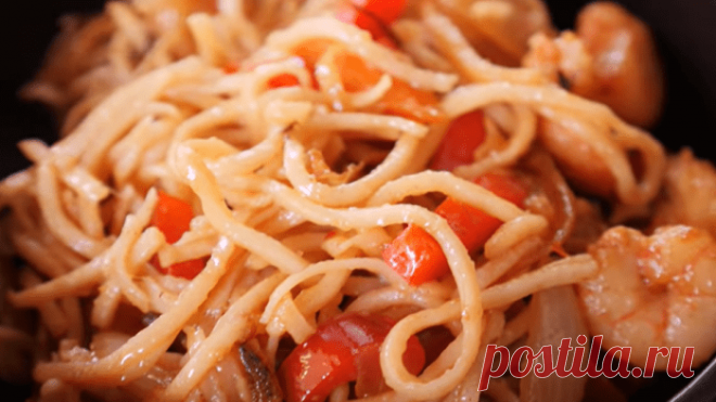 Быстрый и вкусный рецепт прямиком из Японии: якисоба с креветками - mojakuhnja.ru