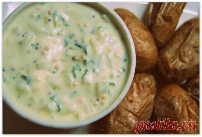 Запечённая картошка с солью + соус, луковый