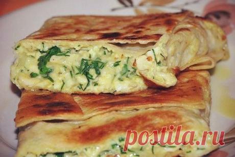 Пирог из тонкого лаваша с сыром и зеленью