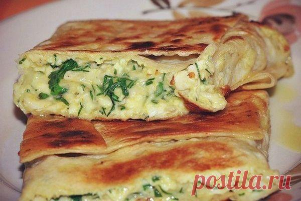 Пирог из тонкого лаваша с сыром и зеленью