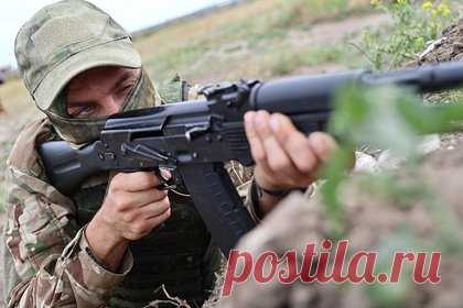 Российские военные уничтожили склад топлива для военной техники «Лимана». Российские военнослужащие уничтожили склад топлива для военной техники украинской группы «Лиман». Об этом заявили журналистам в понедельник, 17 июля, в Минобороны. В ведомстве подчеркнули, что склад располагался в районе Краматорска в Донецкой народной республике (ДНР).