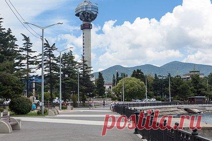 Россиянка описала отдых в гостинице Туапсе фразой «сутки без воды и света». Россиянка отдохнула в гостинице курортного города Туапсе и пожаловалась на отсутствие электричества и водоснабжения. «Снимали [номер] в гостинице "Виктория", ее затопило тогда после наводнения, сутки без воды и света, с грудным ребенком, воду сами таскали на третий этаж», — такими фразами описала она свои эмоции.