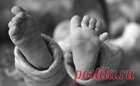 Сейчас ты их целуешь, а через 18 лет будешь думать- где их носит? :)