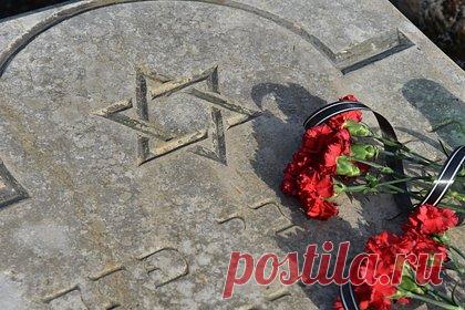 Дело против отрицавшего Холокост российского преподавателя прекратили. Санкт-Петербургский городской суд прекратил уголовное дело против бывшего преподавателя Северо-Западного института управления РАНХиГС и Санкт-Петербургского экономического университета Владимира Матвеева, который на вебинаре для учителей Ленобласти назвал Холокост мифом.