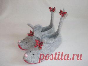 'Оптимальная авторская технология валяния обуви в домашних условиях' Мастер-класс Ирины Полубояриновой. Приглашаю на мастер-класс по валянию домашней обуви. Освоив на этом занятии технологию, вы сможете самостоятельно валять различную обувь и другие изделия из плотного войлока качественно и быстро. Технология оптимальна и выверена. Нет никаких лишних движений и манипуляций. Я валяю тапочки за 2-3 часа. И это правда! Ученики после наработки некоторого опыта тоже начинают ва...