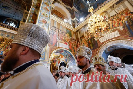 В офисе Зеленского отказали иерархам УПЦ во встрече. Встреча с представителями канонической Украинской православной церкви (УПЦ) с президентом Украины Владимиром Зеленским на сегодня не запланирована, заявил его пресс-секретарь Никифоров. Ранее монахов УПЦ обязали покинуть территорию Киево-Печерской лавры до 29 марта. Затем члены синода УПЦ прибыли к офису Зеленского.