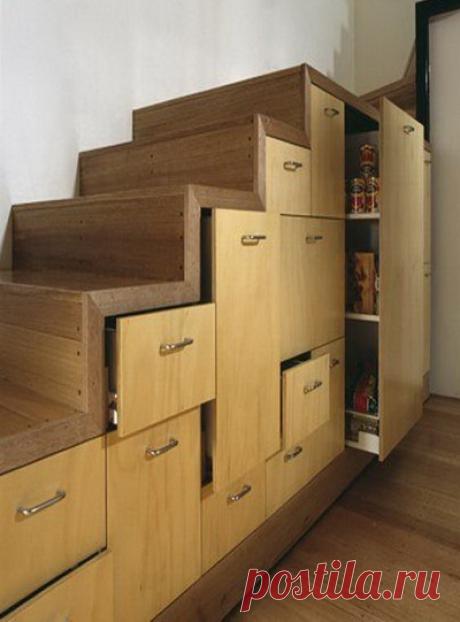 Шкаф под лестницей. Несколько отличных идей