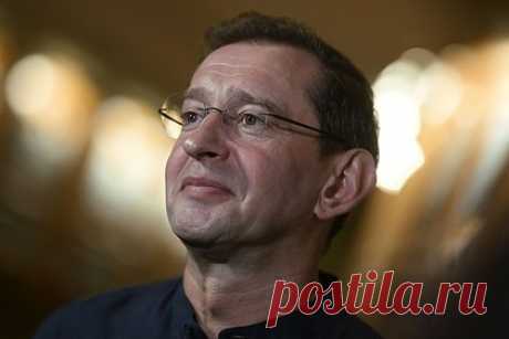 Константин Хабенский получил поздравление из космоса. Российский актер и худрук МХТ имени Чехова Константин Хабенский заявил, что в 125-летний юбилей театра получил поздравление из космоса. «[Мы] сотрудничаем с Роскосмосом — сегодня космонавты поздравили нас с орбиты», — поделился Хабенский перед премьерой постановки «9 ряд. 10, 11 место».