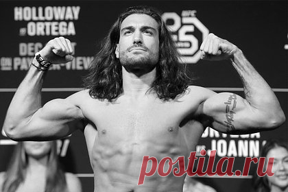 Бывший боец UFC умер в 34 года. Бывший боец UFC, канадец Элиас Теодору умер от рака печени в 34 года. Спортсмен никогда не рассказывал о болезни публично. В UFC канадец провел 11 боев, одержал восемь побед и потерпел три поражения. В 2019 году Теодору уволили из UFC после проигрыша Дереку Брансону.