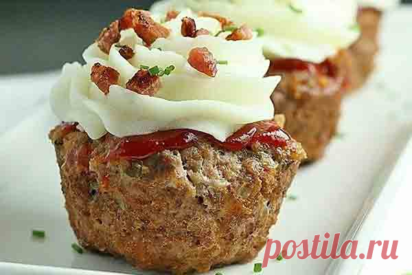 Мясной кекс из фарша с начинкой грибов и сыра - рецепт на vse-o-ede-online.ru Мясной кекс из фарша - ароматное и сытное блюдо. Рецепт можно приготовить с разной начинкой, например, с грибами или сыром.