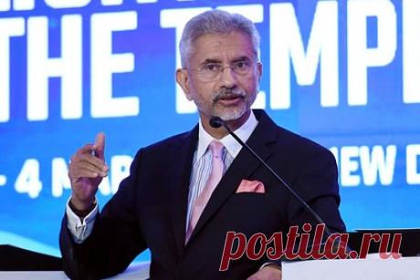 В Индии оценили возможное ограничение ЕС импорта продуктов из российской нефти. Министр иностранных дел Индии Субраманьям Джайшанкар оценил заявление главы внешнеполитической службы Евросоюза Жозепа Борреля о возможном ограничении импорта индийских нефтепродуктов, произведенных из российской нефти. «Посмотрите на правила Совета ЕС», — заявил Джайшанкар.