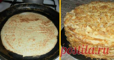 Наткнулась на этот рецепт случайно и теперь готовлю «Наполеон» только на сковороде Этот рецепт я выпросила у маминой подруги. Оказывается, «Наполеон» можно готовить и так – быстро, легко, а получается удивительно вкусно! Попробуйте приготовить однажды и этот рецепт станет самым любимым! Основные ингредиенты: Мука – 3 стакана Сахар – 1 стакан Яйца – 3 штуки Сливочное масло – 2 столовых ложки Сода – две трети чайной ложки