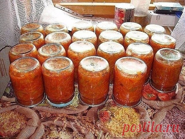 HEОБЫКHОBЕHHО ВКУСHОЕ ЛЕЧО!

 Лечо - блюдо венгерской кухни, получившее широкое распространение в Центральной и Восточной Европе. Основу рецепта лечо в классическом варианте составляют болгарский перец, помидоры и лук. Но часто лечо делают и из кабачков и баклажанов. 
 
Очень вкусная и простая в приготовлении закуска, знакомая всем не по наслышке. Расскажу вам рецепт приготовления отменного лечо из помидоров и перца. 
 
ЛEЧО - 3 кг помидoр, 1 кг перцa, 1 кг моpкови, 1 кг л...