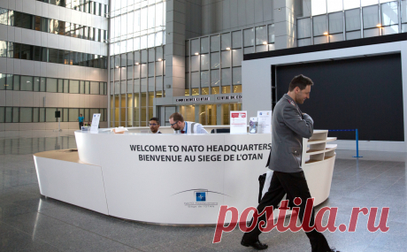 Spiegel напомнил позицию Запада по нерасширению НАТО в 1991 году. Представители внешнеполитических ведомств Германии, Франции, Великобритании и США в 1991 году назвали расширение НАТО на восток «неприемлемым», пишет Spiegel со ссылкой на архивный документ