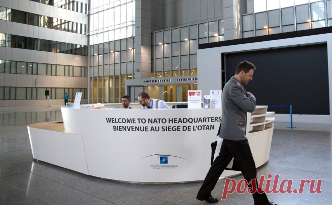 Spiegel напомнил позицию Запада по нерасширению НАТО в 1991 году. Представители внешнеполитических ведомств Германии, Франции, Великобритании и США в 1991 году назвали расширение НАТО на восток «неприемлемым», пишет Spiegel со ссылкой на архивный документ