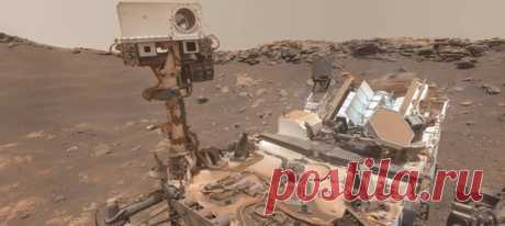Трудолюбивый Curiosity несколько дней кряду снимал марсианский горный склон с одной точки. Всё для того, чтобы вы могли ощутить себя покорителем Красной планеты и покрутиться в разные стороны, внимательно разглядывая окрестности.