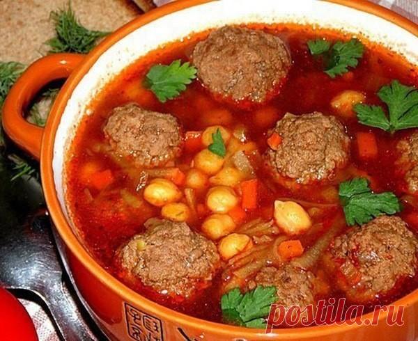 Рецепты 10 самых вкусных супов 
Обязательно сохраните эту редкую подборку 
 
1. Ароматный супчик с копчёной курицей и плавленным сырком 
копчёный окорочок — 300 гр 
плавленный сыр — 3 стол ложи (у меня виола ) 
картошка — 3 шт 
морковь — 1 шт 
репчатый лук — 1 шт 
зелень укропа — для подачи 
соль и специи — по вкусу 
растительное масло — для жарки 
Сварить окорочок ,вынуть из бульона разобрать на волокна и переложить обратно в бульон 
Далее добавить нарезанный кубиками кар...