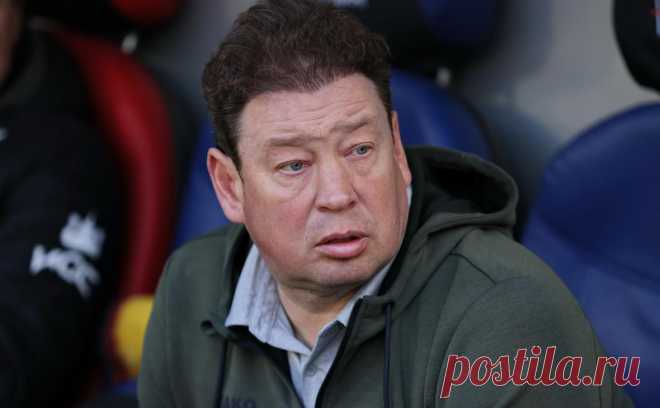 Слуцкий назвал большим вызовом в карьере назначение в китайский клуб. Новый главный тренер «Шанхай Шэньхуа» прилетел в Китай и поделился ожиданиями от будущей работы. По словам Слуцкого, он будет стремиться к победе в каждом матче, а Артема Дзюбу ожидать в китайском клубе не стоит