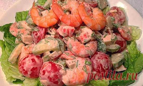Праздничный салатик с помидорами черри и креветками.