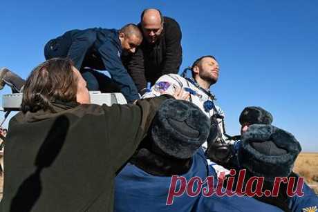 Раскрыты малоизвестные подробности полета Пересильд и Шипенко на орбиту Земли. На режиссера Клима Шипенко и актрису Юлию Пересильд были возложены дополнительные «функциональные обязанности» во время пребывания на Международной космической станции. Малоизвестные подробности полета съемочной группы фильма «Вызов» на орбиту Земли раскрыл сотрудник центра подготовки космонавтов Андрей Кондратьев.