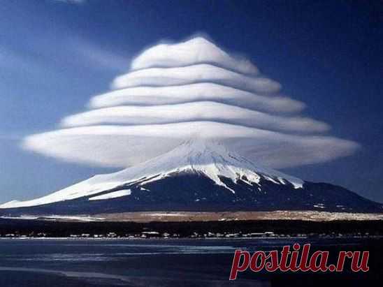 Облака нaд гoрой Фудзи