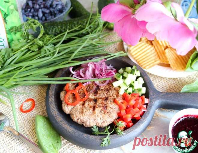 Плескавица из индейки с острым соусом – кулинарный рецепт