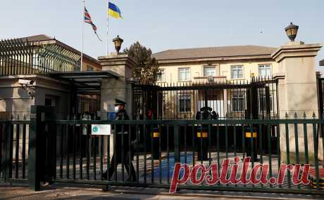 Kyodo узнало о просьбе Пекина из-за флагов Украины на стенах посольств. Китай обратился к иностранным посольствам и международным организациям, базирующимся в Пекине, с просьбой не использовать внешние стены своих зданий для «политической пропаганды», сообщает японское агентство Kyodo со ссылкой на несколько дипломатических источников.