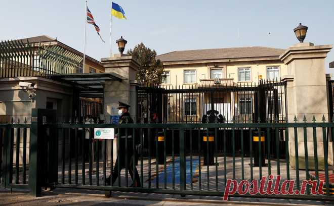 Kyodo узнало о просьбе Пекина из-за флагов Украины на стенах посольств. Китай обратился к иностранным посольствам и международным организациям, базирующимся в Пекине, с просьбой не использовать внешние стены своих зданий для «политической пропаганды», сообщает японское агентство Kyodo со ссылкой на несколько дипломатических источников.