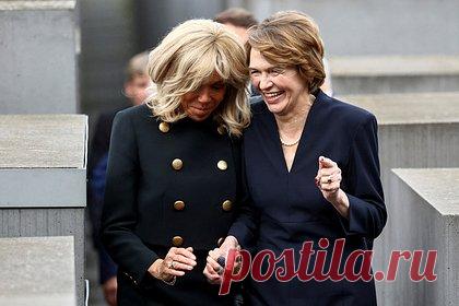 Первые леди Германии и Франции рассмеялись на Мемориале жертвам холокоста. Как на их поведение отреагировали в Европе?