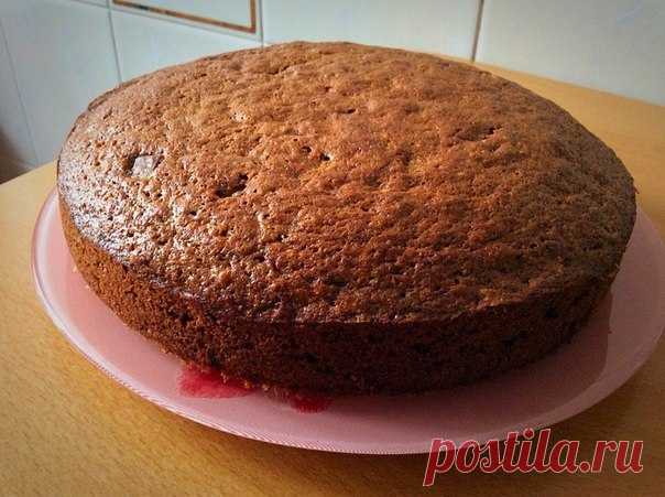 Вкусный и ароматный шоколадно-банановый кекс. И не нужно ломать голову, чем угостить гостей!