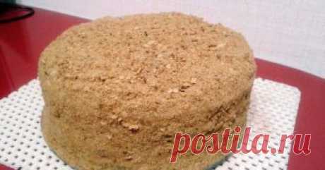 Классный рецепт - Торт "Медовик" со сметанным кремом! Вкусный и сочный медовик, пекла на мамин день рождения. Сметана придает необычный вкус кислинки. Все гости остались в восторге!))
