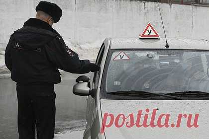 Россиянин распылил перцовый баллончик в лицо сотруднику ГИБДД во время экзамена. Житель Челябинска распылил перцовый баллончик в лицо сотруднику ГИБДД во время практического экзамена. Молодой человек разозлился из-за претензий экзаменатора и применил баллончик. Пострадавший лейтенант обратился к врачам с химическим ожогом обоих глаз. В отношении мужчины возбудили дело.