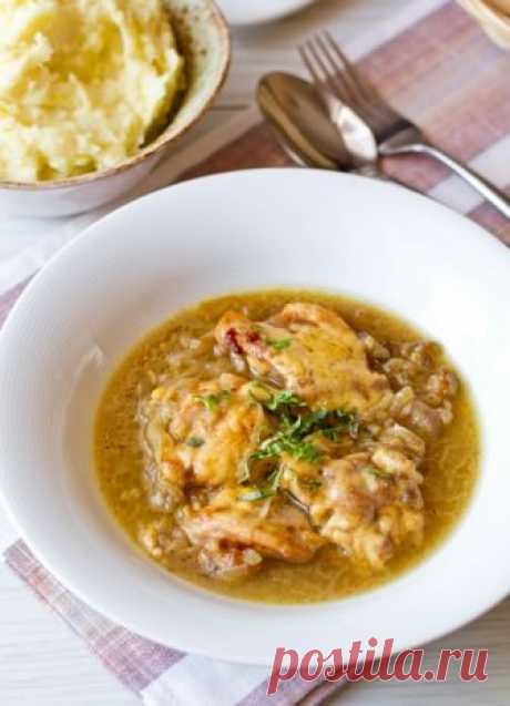 Курица в луковой подливке с сыром на Вкусном Блоге Ну что – вы уже подзамерзли этой осенью и готовы к сытным согревающим блюдам? Ну тогда поехали! Осеннюю серию открывает курятина в луковой подливке – очень вкусная и ароматная. Вы можете подать это блюдо как суп, добавив к нему хрустящие обжаренные гренки из белого хлеба, или обыграть его как второе…