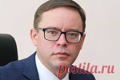 Мэр объяснил эмоциями слова своего заместителя о непривитых россиянах. Глава Каменск-Уральского городского округа Алексей Герасимов объяснил слова своего заместителя Дениса Нестерова, который ранее призвал непривитых россиян уезжать из страны. Он считает такое заявление неправильным и отмечает, что они были сказаны на эмоциях, сыгравших с Нестеровым «злую шутку».