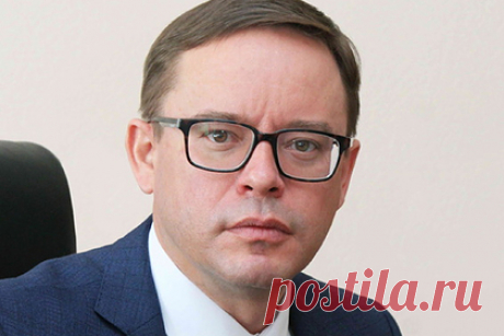 Мэр объяснил эмоциями слова своего заместителя о непривитых россиянах. Глава Каменск-Уральского городского округа Алексей Герасимов объяснил слова своего заместителя Дениса Нестерова, который ранее призвал непривитых россиян уезжать из страны. Он считает такое заявление неправильным и отмечает, что они были сказаны на эмоциях, сыгравших с Нестеровым «злую шутку».