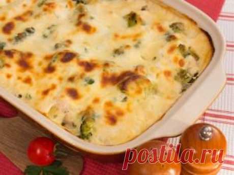 Запеканка с индейкой и брокколи под соусом Бешамель