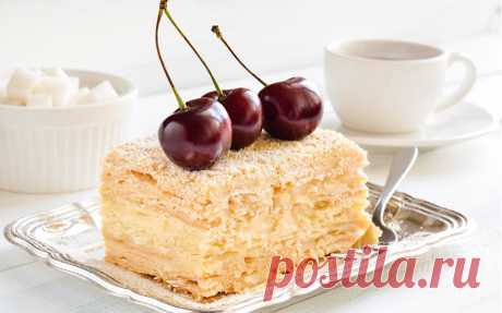 Citrininis maskarponinis tinginių Napoleonas iš sluoksniuotos tešlos Panašu, kad atradau antrą savo mėgstamiausią tortą! Napoleonas visada buvo mano tobuliausias saldumynas, tik ne visada pakanka laiko jį pagaminti pagal originalų receptą. Anksčiau buvo tekę gaminti be galo skanų netikrą Napoleoną su sluoksniuota tešla ir kondensuoto pieno kremu, o šį