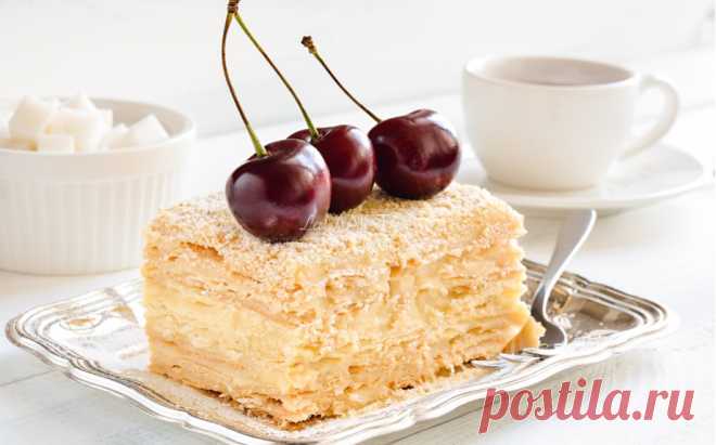 Citrininis maskarponinis tinginių Napoleonas iš sluoksniuotos tešlos Panašu, kad atradau antrą savo mėgstamiausią tortą! Napoleonas visada buvo mano tobuliausias saldumynas, tik ne visada pakanka laiko jį pagaminti pagal originalų receptą. Anksčiau buvo tekę gaminti be galo skanų netikrą Napoleoną su sluoksniuota tešla ir kondensuoto pieno kremu, o šį