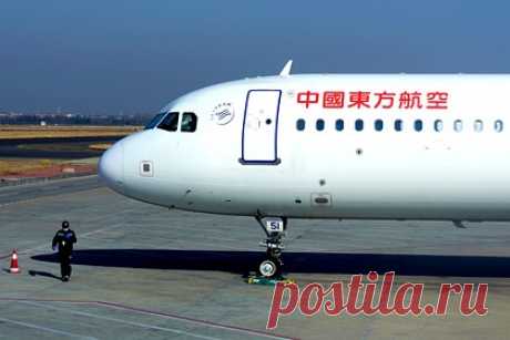 На юге Китая разбился самолет Boeing 737. На юге КНР потерпел крушение самолет Boeing 737 китайской авиакомпании China Eastern. Об этом сообщил телеканал CGTN. По информации китайских властей, самолет летел из Куньмина в Гуанчжоу. Место падения находится в горной местности в уезде Тэн. На борту воздушного судна находились 132 человека.