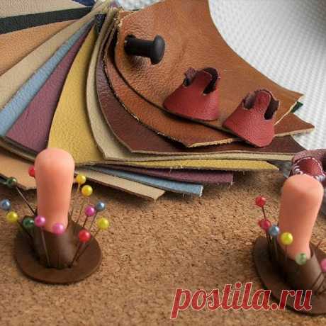 🙌👋 В очередной раз берусь за обувь😁😄.Вдохновили Работы Лены @lena_vlades на выставке #blytheconrus Процесс интересный! Но очень кропотливый! Сохнут на колодке👠👡👢👞 #процесс #обувьнаколодке
#обувьдлякуклы #блайз #блайт #shoes #footwear #handmadeshoes #process #blythe #fordolls