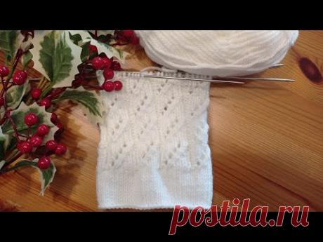 Schönes durchbrochenes Strickmuster in Runden