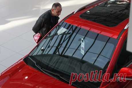 В России спрогнозировали рекордное число выданных автокредитов. Российские банки спрогнозировали рост на рынке автокредитования по итогам 2023 года. Объем выданных ссуд вырастет до 1 триллиона рублей. Достичь рекордных показателей станет возможно благодаря развитию параллельного импорта и снижению ставок кредитования на новые автомобили.