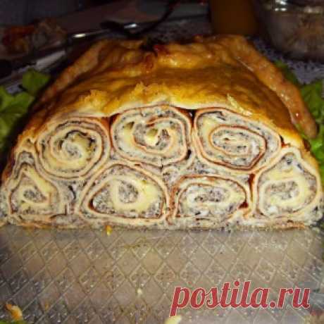 Блинный пирог с курицей и грибами